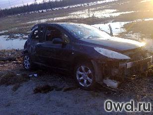 Битый автомобиль Peugeot 307